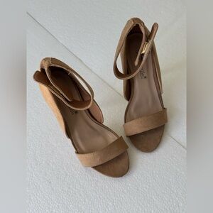 Stylish Tan Women's heels
